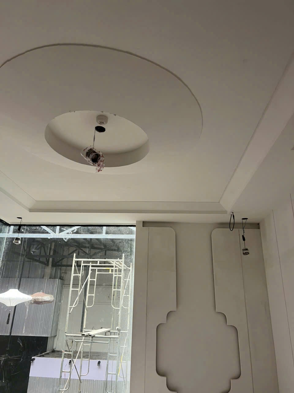 Báo giá thi công vách thạch cao ngăn phòng, cách âm, trang trí 2026 Phúc Decor